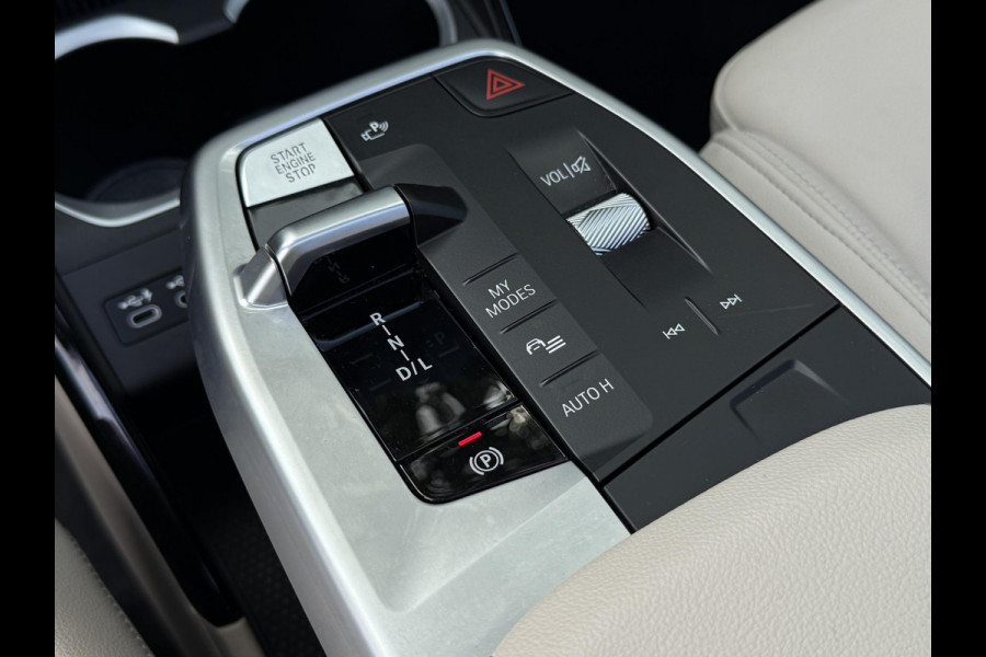 BMW X1 xDrive23i X LINE | PANORAMA | SPORTSTOELEN | ELEKTRISCHE STOEL | LEDER | 18 INCH LM VELGEN |