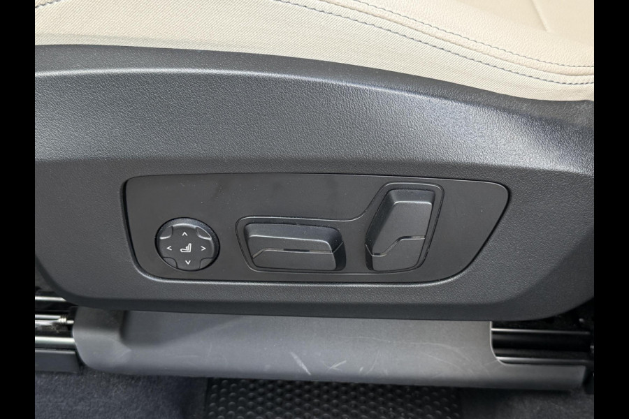 BMW X1 xDrive23i X LINE | PANORAMA | SPORTSTOELEN | ELEKTRISCHE STOEL | LEDER | 18 INCH LM VELGEN |