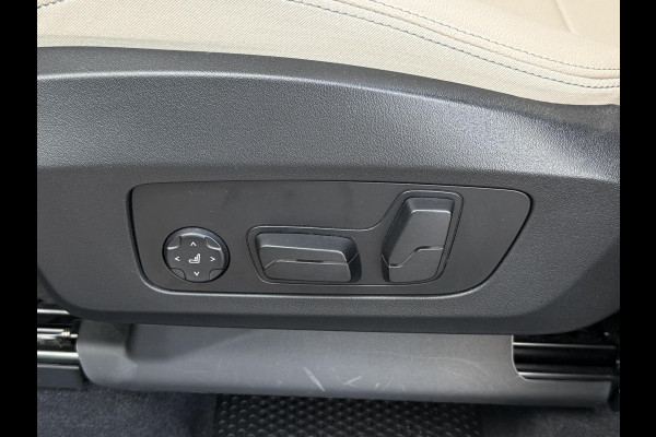 BMW X1 xDrive23i X LINE | PANORAMA | SPORTSTOELEN | ELEKTRISCHE STOEL | LEDER | 18 INCH LM VELGEN |