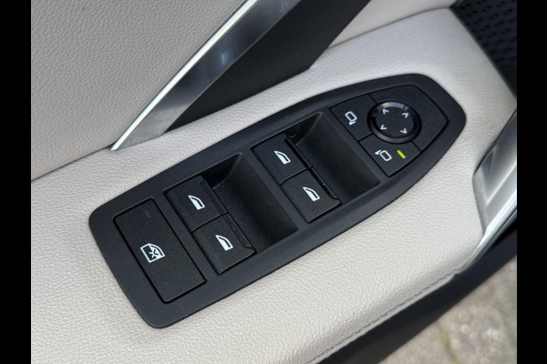 BMW X1 xDrive23i X LINE | PANORAMA | SPORTSTOELEN | ELEKTRISCHE STOEL | LEDER | 18 INCH LM VELGEN |