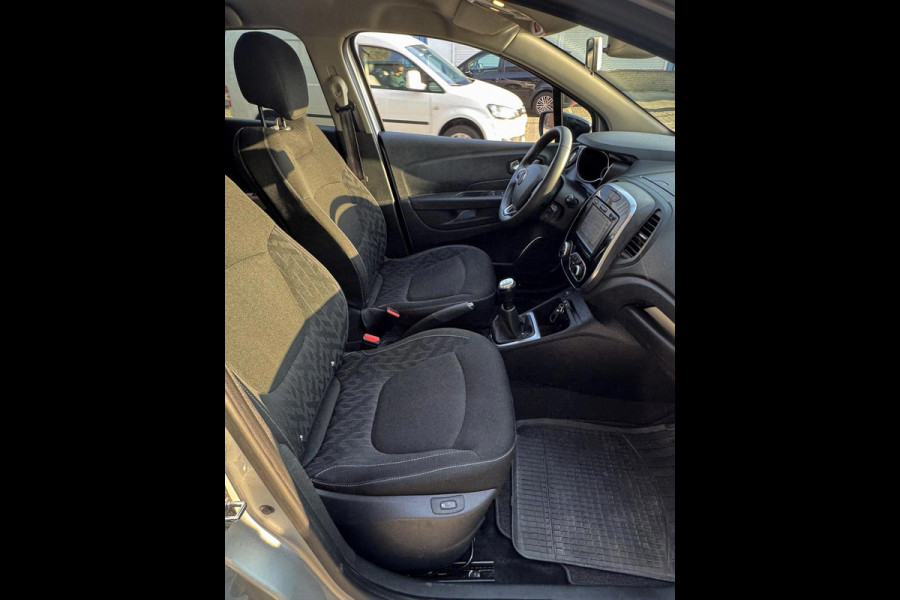Renault Captur 0.9 TCe Limited - Navigatie I Airco I PDC I Cruise control I Sport velgen I LED I Dealer onderhouden