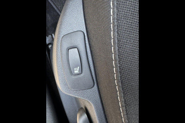 Renault Captur 0.9 TCe Limited - Navigatie I Airco I PDC I Cruise control I Sport velgen I LED I Dealer onderhouden