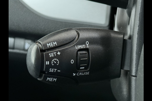 Opel Vivaro -e Zafira Life e Vivaro Combi Electric Zafira Electric L3 8-Personen L3 75 kWh Camera Apple Carplay Android Dual-ECC PDC-a+v Stoelv bordherkenning Cruise Control Led Keyless Priv.Glass Led Licht+Zichtpakket Spoorassist Dubbele Schuifdeur  Lengte 3 Grootste Accu-pakket 1.000kg Trekvermogen  € 67.000 nieuw !