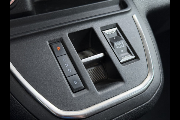 Opel Vivaro -e Zafira Life e Vivaro Combi Electric Zafira Electric L3 8-Personen L3 75 kWh Camera Apple Carplay Android Dual-ECC PDC-a+v Stoelv bordherkenning Cruise Control Led Keyless Priv.Glass Led Licht+Zichtpakket Spoorassist Dubbele Schuifdeur  Lengte 3 Grootste Accu-pakket 1.000kg Trekvermogen  € 67.000 nieuw !