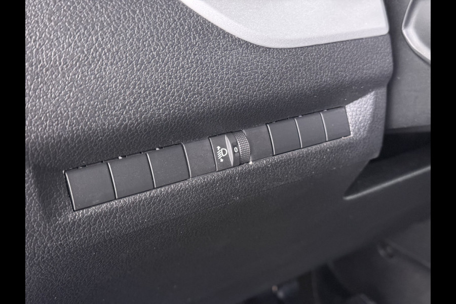 Opel Vivaro -e Zafira Life e Vivaro Combi Electric Zafira Electric L3 8-Personen L3 75 kWh Camera Apple Carplay Android Dual-ECC PDC-a+v Stoelv bordherkenning Cruise Control Led Keyless Priv.Glass Led Licht+Zichtpakket Spoorassist Dubbele Schuifdeur  Lengte 3 Grootste Accu-pakket 1.000kg Trekvermogen  € 67.000 nieuw !