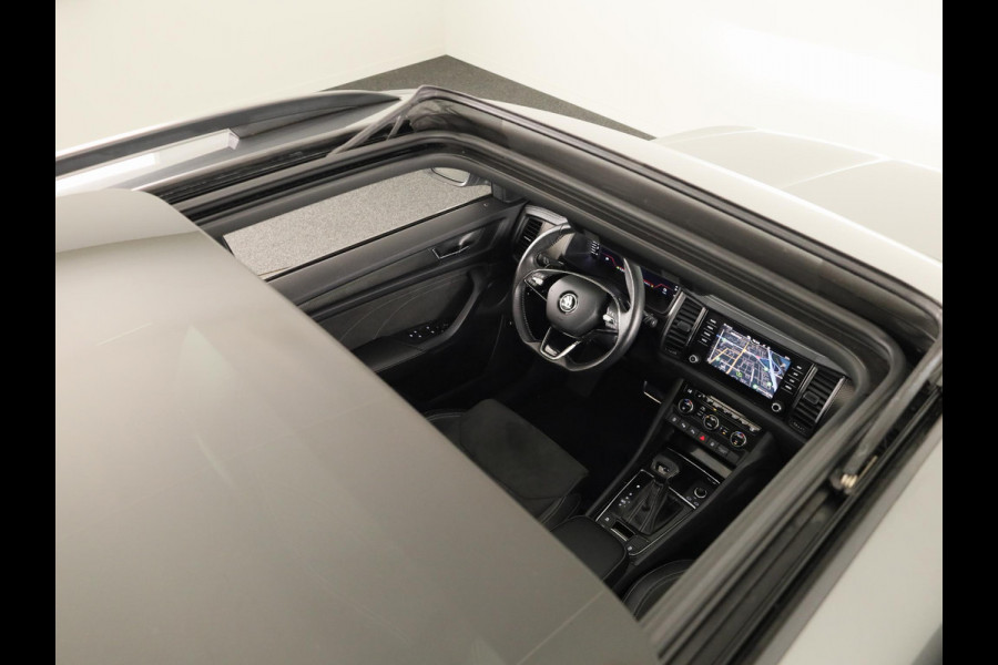 Škoda Kodiaq 1.5 TSI Business Edition Plus 7 persoons 150pk | Panoramadak | Trekhaak | Verwarmbare voorstoelen | Parkeercamera