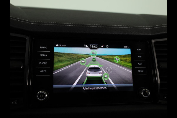Škoda Kodiaq 1.5 TSI Business Edition Plus 7 persoons 150pk | Panoramadak | Trekhaak | Verwarmbare voorstoelen | Parkeercamera