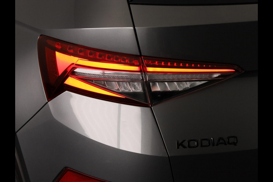 Škoda Kodiaq 1.5 TSI Business Edition Plus 7 persoons 150pk | Panoramadak | Trekhaak | Verwarmbare voorstoelen | Parkeercamera