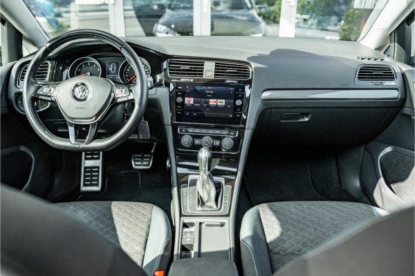 Volkswagen Golf 1.4 TSI Highline Business R | Pano | ACC