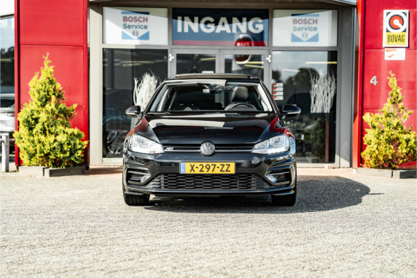 Volkswagen Golf 1.4 TSI Highline Business R | Pano | ACC