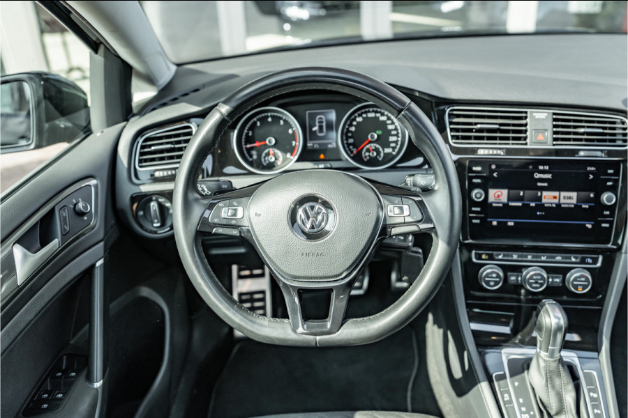 Volkswagen Golf 1.4 TSI Highline Business R | Pano | ACC