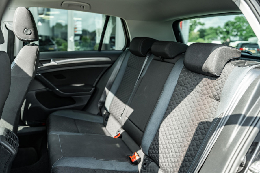Volkswagen Golf 1.4 TSI Highline Business R | Pano | ACC