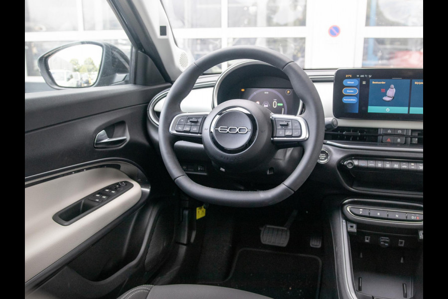 Fiat 600E La Prima 54 kWh | Pack Winter