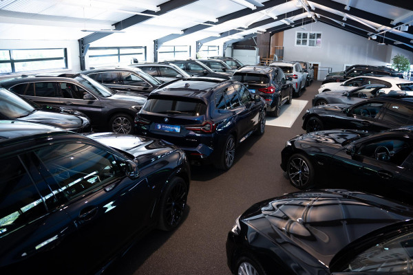 BMW X1 xDrive23i X LINE | PANORAMA | SPORTSTOELEN | ELEKTRISCHE STOEL | LEDER | 18 INCH LM VELGEN |