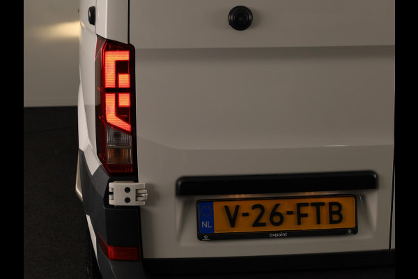 Volkswagen Crafter 35 2.0 TDI L3H3 Highline EURO VI 140 pk Automaat | Verlengde garantie | Navigatie | Parkeersensoren | Achteruitrijcamera | Cruise control |