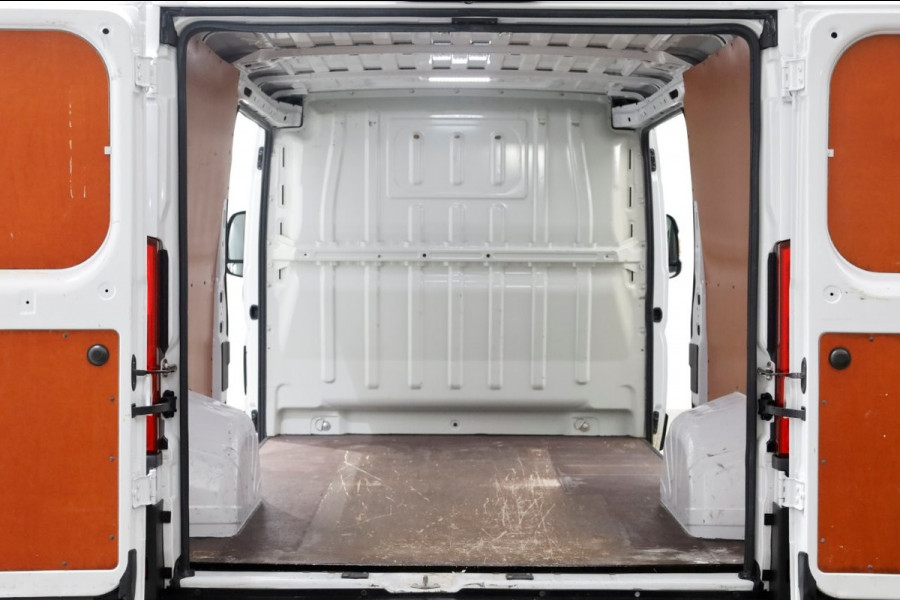 Peugeot Boxer 335 2.2 BlueHDi 140pk L2H1 Premium Airco/Navi/2x Schuifdeur K8 04-2021