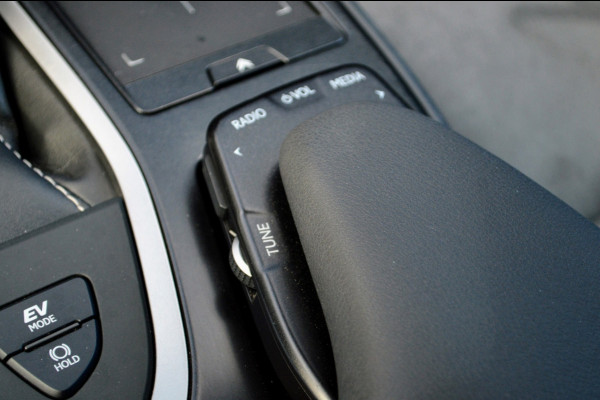Lexus UX 250h