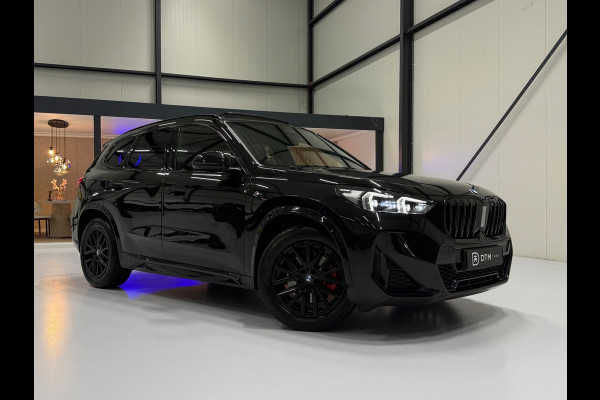 BMW X1 BMW sDrive20i M Sport Pano Sportstoelen ACC Trekhaak Navi LED Camera Carplay