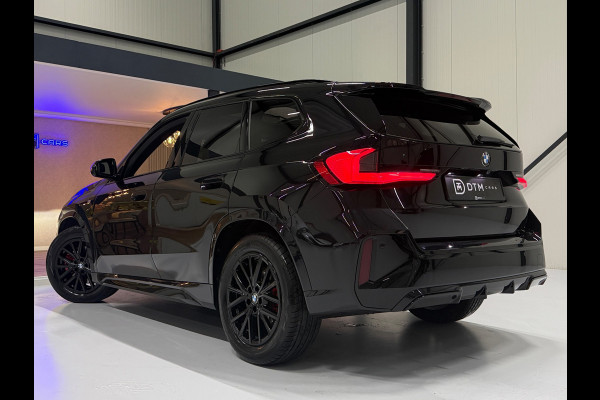 BMW X1 BMW sDrive20i M Sport Pano Sportstoelen ACC Trekhaak Navi LED Camera Carplay