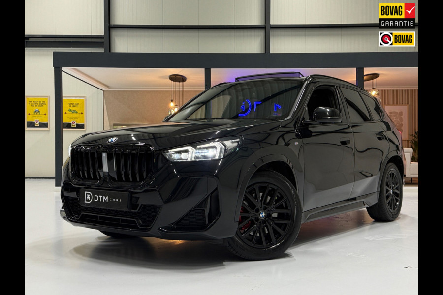 BMW X1 BMW sDrive20i M Sport Pano Sportstoelen ACC Trekhaak Navi LED Camera Carplay