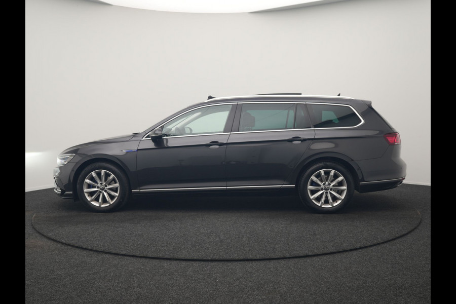 Volkswagen Passat 1.4 TSI GTE Business PHEV 218pk Dealer O.H. | Trekhaak Af Fabriek | Panodak | Adaptive Cruise | Camera | IQ Light | Alcantara Sportstoelen Massage & Verwarmd | Stuur Verwarmd | Keyless | Blis | Sfeerverlichting | Apple Carplay | DAB | Plug In Hybrid |