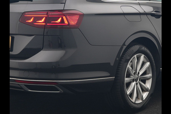 Volkswagen Passat 1.4 TSI GTE Business PHEV 218pk Dealer O.H. | Trekhaak Af Fabriek | Panodak | Adaptive Cruise | Camera | IQ Light | Alcantara Sportstoelen Massage & Verwarmd | Stuur Verwarmd | Keyless | Blis | Sfeerverlichting | Apple Carplay | DAB | Plug In Hybrid |