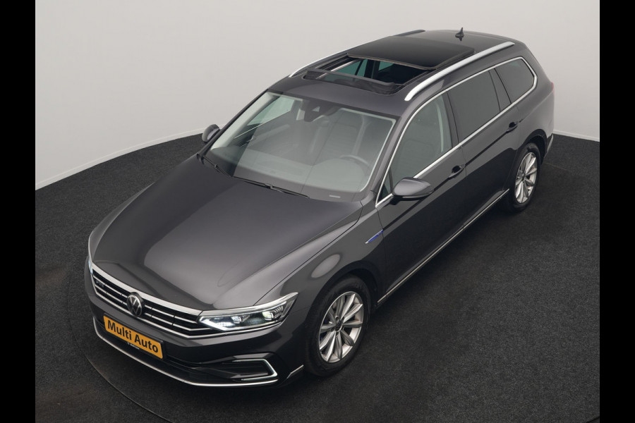 Volkswagen Passat 1.4 TSI GTE Business PHEV 218pk Dealer O.H. | Trekhaak Af Fabriek | Panodak | Adaptive Cruise | Camera | IQ Light | Alcantara Sportstoelen Massage & Verwarmd | Stuur Verwarmd | Keyless | Blis | Sfeerverlichting | Apple Carplay | DAB | Plug In Hybrid |