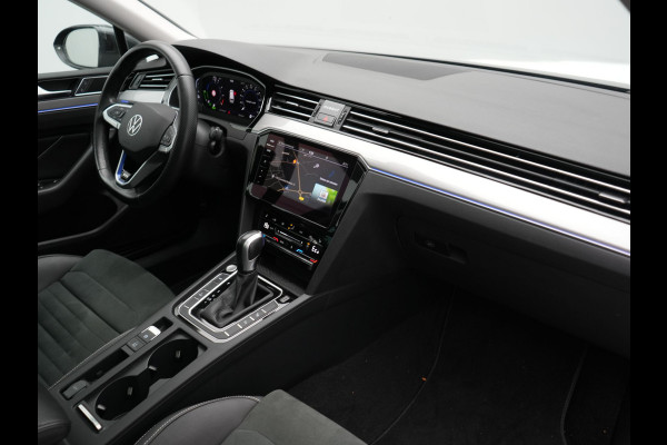 Volkswagen Passat 1.4 TSI GTE Business PHEV 218pk Dealer O.H. | Trekhaak Af Fabriek | Panodak | Adaptive Cruise | Camera | IQ Light | Alcantara Sportstoelen Massage & Verwarmd | Stuur Verwarmd | Keyless | Blis | Sfeerverlichting | Apple Carplay | DAB | Plug In Hybrid |