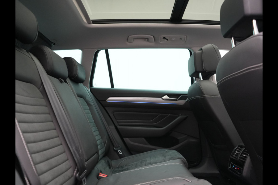 Volkswagen Passat 1.4 TSI GTE Business PHEV 218pk Dealer O.H. | Trekhaak Af Fabriek | Panodak | Adaptive Cruise | Camera | IQ Light | Alcantara Sportstoelen Massage & Verwarmd | Stuur Verwarmd | Keyless | Blis | Sfeerverlichting | Apple Carplay | DAB | Plug In Hybrid |
