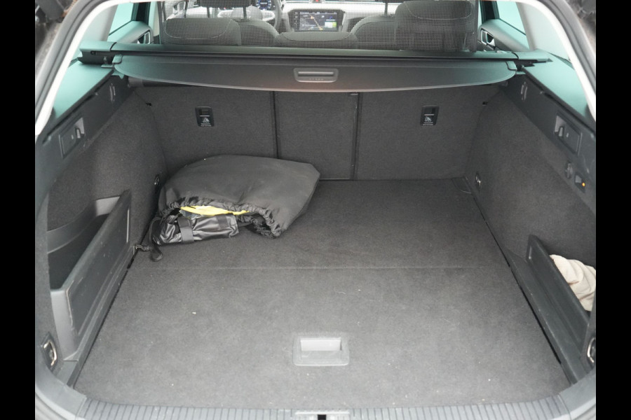 Volkswagen Passat 1.4 TSI GTE Business PHEV 218pk Dealer O.H. | Trekhaak Af Fabriek | Panodak | Adaptive Cruise | Camera | IQ Light | Alcantara Sportstoelen Massage & Verwarmd | Stuur Verwarmd | Keyless | Blis | Sfeerverlichting | Apple Carplay | DAB | Plug In Hybrid |