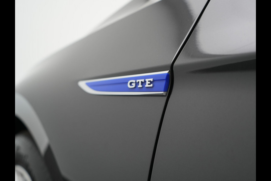 Volkswagen Passat 1.4 TSI GTE Business PHEV 218pk Dealer O.H. | Trekhaak Af Fabriek | Panodak | Adaptive Cruise | Camera | IQ Light | Alcantara Sportstoelen Massage & Verwarmd | Stuur Verwarmd | Keyless | Blis | Sfeerverlichting | Apple Carplay | DAB | Plug In Hybrid |