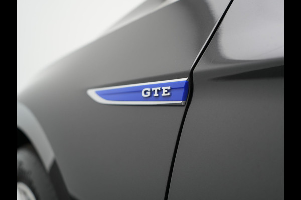 Volkswagen Passat 1.4 TSI GTE Business PHEV 218pk Dealer O.H. | Trekhaak Af Fabriek | Panodak | Adaptive Cruise | Camera | IQ Light | Alcantara Sportstoelen Massage & Verwarmd | Stuur Verwarmd | Keyless | Blis | Sfeerverlichting | Apple Carplay | DAB | Plug In Hybrid |