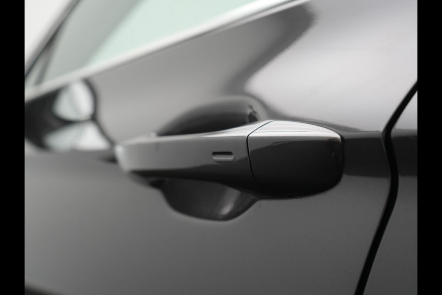 Volkswagen Passat 1.4 TSI GTE Business PHEV 218pk Dealer O.H. | Trekhaak Af Fabriek | Panodak | Adaptive Cruise | Camera | IQ Light | Alcantara Sportstoelen Massage & Verwarmd | Stuur Verwarmd | Keyless | Blis | Sfeerverlichting | Apple Carplay | DAB | Plug In Hybrid |