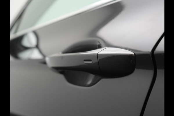 Volkswagen Passat 1.4 TSI GTE Business PHEV 218pk Dealer O.H. | Trekhaak Af Fabriek | Panodak | Adaptive Cruise | Camera | IQ Light | Alcantara Sportstoelen Massage & Verwarmd | Stuur Verwarmd | Keyless | Blis | Sfeerverlichting | Apple Carplay | DAB | Plug In Hybrid |