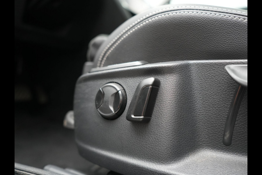 Volkswagen Passat 1.4 TSI GTE Business PHEV 218pk Dealer O.H. | Trekhaak Af Fabriek | Panodak | Adaptive Cruise | Camera | IQ Light | Alcantara Sportstoelen Massage & Verwarmd | Stuur Verwarmd | Keyless | Blis | Sfeerverlichting | Apple Carplay | DAB | Plug In Hybrid |