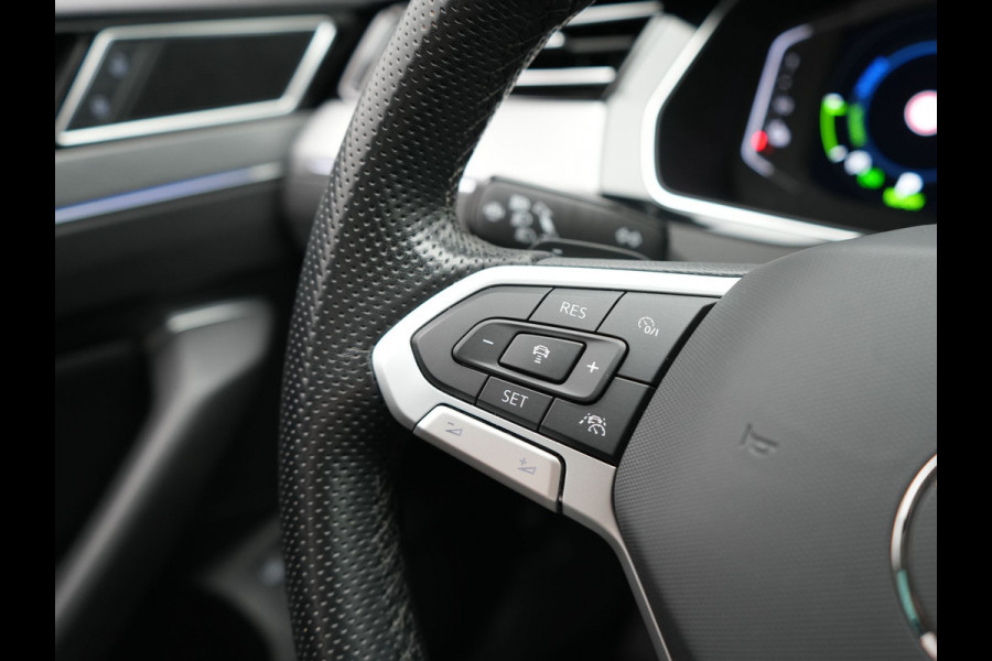 Volkswagen Passat 1.4 TSI GTE Business PHEV 218pk Dealer O.H. | Trekhaak Af Fabriek | Panodak | Adaptive Cruise | Camera | IQ Light | Alcantara Sportstoelen Massage & Verwarmd | Stuur Verwarmd | Keyless | Blis | Sfeerverlichting | Apple Carplay | DAB | Plug In Hybrid |