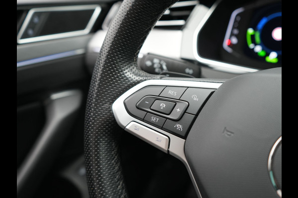 Volkswagen Passat 1.4 TSI GTE Business PHEV 218pk Dealer O.H. | Trekhaak Af Fabriek | Panodak | Adaptive Cruise | Camera | IQ Light | Alcantara Sportstoelen Massage & Verwarmd | Stuur Verwarmd | Keyless | Blis | Sfeerverlichting | Apple Carplay | DAB | Plug In Hybrid |