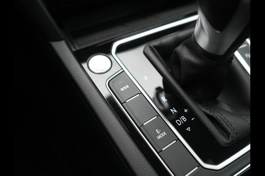 Volkswagen Passat 1.4 TSI GTE Business PHEV 218pk Dealer O.H. | Trekhaak Af Fabriek | Panodak | Adaptive Cruise | Camera | IQ Light | Alcantara Sportstoelen Massage & Verwarmd | Stuur Verwarmd | Keyless | Blis | Sfeerverlichting | Apple Carplay | DAB | Plug In Hybrid |
