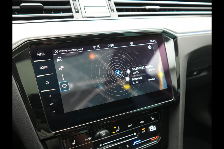 Volkswagen Passat 1.4 TSI GTE Business PHEV 218pk Dealer O.H. | Trekhaak Af Fabriek | Panodak | Adaptive Cruise | Camera | IQ Light | Alcantara Sportstoelen Massage & Verwarmd | Stuur Verwarmd | Keyless | Blis | Sfeerverlichting | Apple Carplay | DAB | Plug In Hybrid |