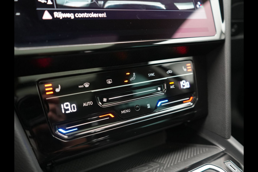 Volkswagen Passat 1.4 TSI GTE Business PHEV 218pk Dealer O.H. | Trekhaak Af Fabriek | Panodak | Adaptive Cruise | Camera | IQ Light | Alcantara Sportstoelen Massage & Verwarmd | Stuur Verwarmd | Keyless | Blis | Sfeerverlichting | Apple Carplay | DAB | Plug In Hybrid |