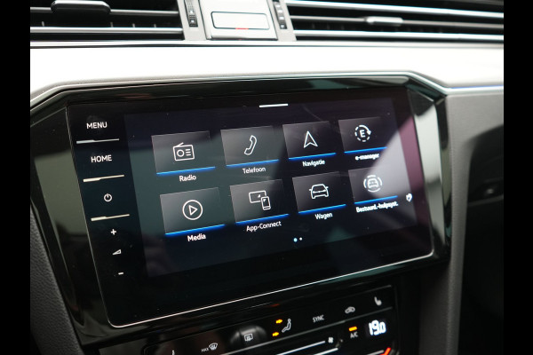 Volkswagen Passat 1.4 TSI GTE Business PHEV 218pk Dealer O.H. | Trekhaak Af Fabriek | Panodak | Adaptive Cruise | Camera | IQ Light | Alcantara Sportstoelen Massage & Verwarmd | Stuur Verwarmd | Keyless | Blis | Sfeerverlichting | Apple Carplay | DAB | Plug In Hybrid |
