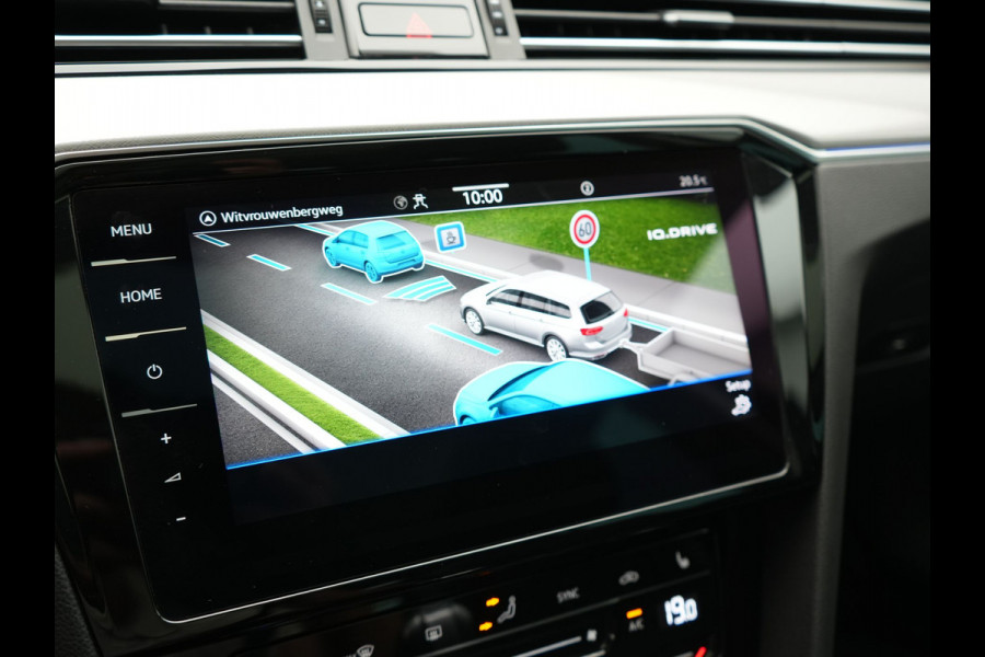 Volkswagen Passat 1.4 TSI GTE Business PHEV 218pk Dealer O.H. | Trekhaak Af Fabriek | Panodak | Adaptive Cruise | Camera | IQ Light | Alcantara Sportstoelen Massage & Verwarmd | Stuur Verwarmd | Keyless | Blis | Sfeerverlichting | Apple Carplay | DAB | Plug In Hybrid |
