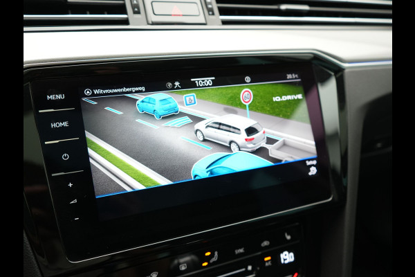 Volkswagen Passat 1.4 TSI GTE Business PHEV 218pk Dealer O.H. | Trekhaak Af Fabriek | Panodak | Adaptive Cruise | Camera | IQ Light | Alcantara Sportstoelen Massage & Verwarmd | Stuur Verwarmd | Keyless | Blis | Sfeerverlichting | Apple Carplay | DAB | Plug In Hybrid |
