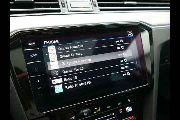 Volkswagen Passat 1.4 TSI GTE Business PHEV 218pk Dealer O.H. | Trekhaak Af Fabriek | Panodak | Adaptive Cruise | Camera | IQ Light | Alcantara Sportstoelen Massage & Verwarmd | Stuur Verwarmd | Keyless | Blis | Sfeerverlichting | Apple Carplay | DAB | Plug In Hybrid |
