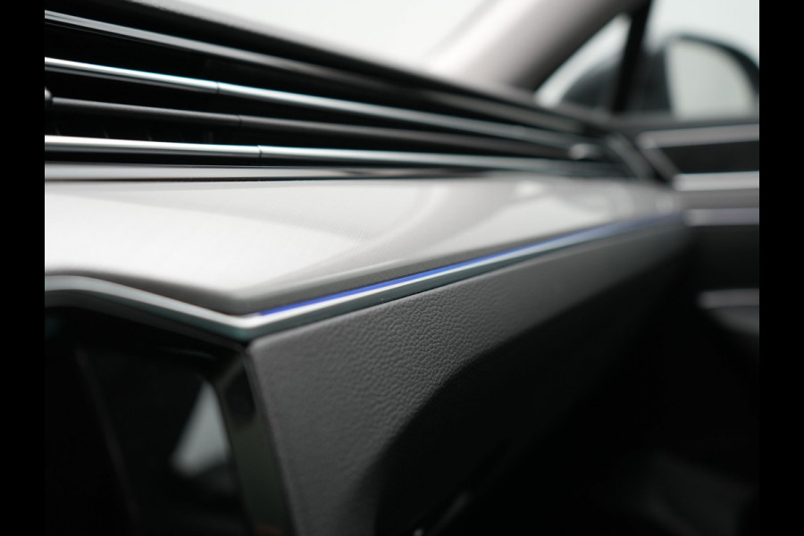 Volkswagen Passat 1.4 TSI GTE Business PHEV 218pk Dealer O.H. | Trekhaak Af Fabriek | Panodak | Adaptive Cruise | Camera | IQ Light | Alcantara Sportstoelen Massage & Verwarmd | Stuur Verwarmd | Keyless | Blis | Sfeerverlichting | Apple Carplay | DAB | Plug In Hybrid |