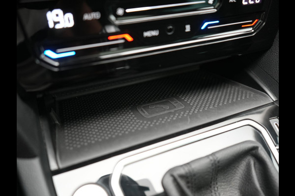 Volkswagen Passat 1.4 TSI GTE Business PHEV 218pk Dealer O.H. | Trekhaak Af Fabriek | Panodak | Adaptive Cruise | Camera | IQ Light | Alcantara Sportstoelen Massage & Verwarmd | Stuur Verwarmd | Keyless | Blis | Sfeerverlichting | Apple Carplay | DAB | Plug In Hybrid |