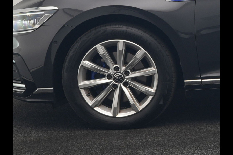 Volkswagen Passat 1.4 TSI GTE Business PHEV 218pk Dealer O.H. | Trekhaak Af Fabriek | Panodak | Adaptive Cruise | Camera | IQ Light | Alcantara Sportstoelen Massage & Verwarmd | Stuur Verwarmd | Keyless | Blis | Sfeerverlichting | Apple Carplay | DAB | Plug In Hybrid |