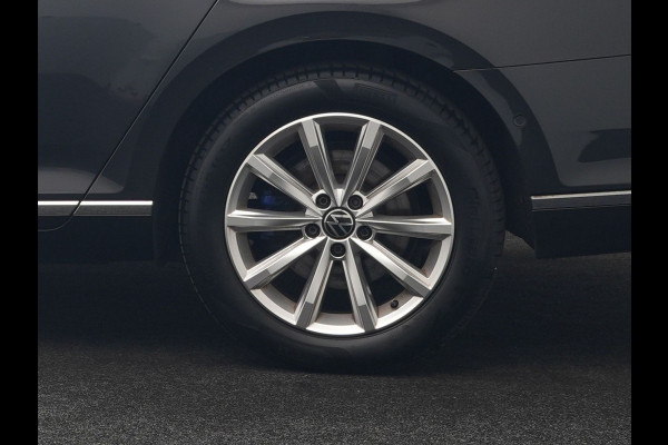 Volkswagen Passat 1.4 TSI GTE Business PHEV 218pk Dealer O.H. | Trekhaak Af Fabriek | Panodak | Adaptive Cruise | Camera | IQ Light | Alcantara Sportstoelen Massage & Verwarmd | Stuur Verwarmd | Keyless | Blis | Sfeerverlichting | Apple Carplay | DAB | Plug In Hybrid |