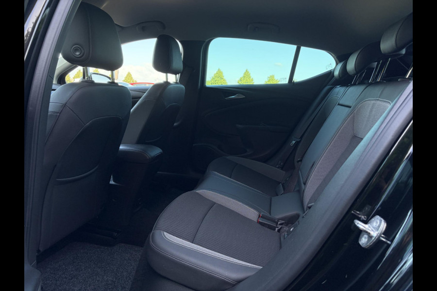 Opel Astra 1.2 Launch Elegance 2e Eigenaar,Camera,Stoelverw-Stuurverw,110pk,Navi,Carplay,Halfleder,Elekt.Stoel,6 Bak,Clima,Cruise,Lm velgen,Pdc V+A,N.A.P,Net beurt gehad,Apk tot 09-2028
