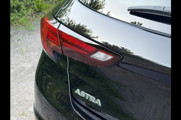 Opel Astra 1.2 Launch Elegance 2e Eigenaar,Camera,Stoelverw-Stuurverw,110pk,Navi,Carplay,Halfleder,Elekt.Stoel,6 Bak,Clima,Cruise,Lm velgen,Pdc V+A,N.A.P,Net beurt gehad,Apk tot 09-2028